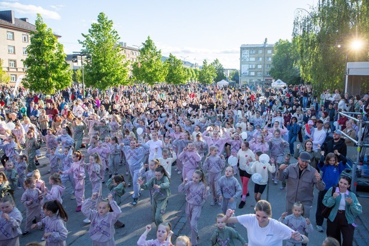 Jelgava ar gājienu un dažādiem pasākumiem svin pilsētas svētkus 393162