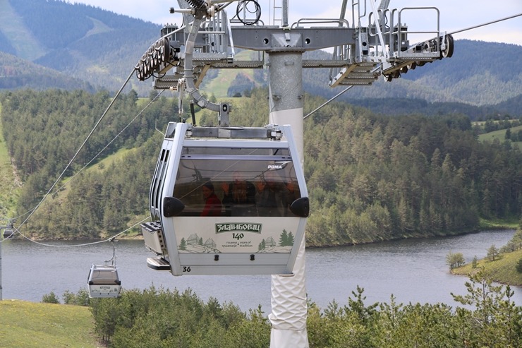 Sadarbībā ar «airBaltic» braucam ar Zlatibor gaisa trošu vagoniņu «Gold Gondola» 9 km garumā 393253