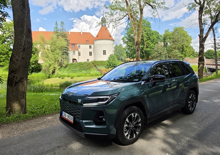 Sadarbībā ar «SIXT Latvia» un «Toyota RAV4» (no 30 eiro dienā) ceļojam uz Jaunpils pili 394362