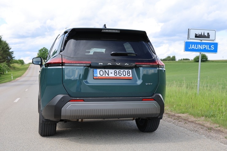 Sadarbībā ar «SIXT Latvia» un «Toyota RAV4» (no 30 eiro dienā) ceļojam uz Jaunpils pili 394391