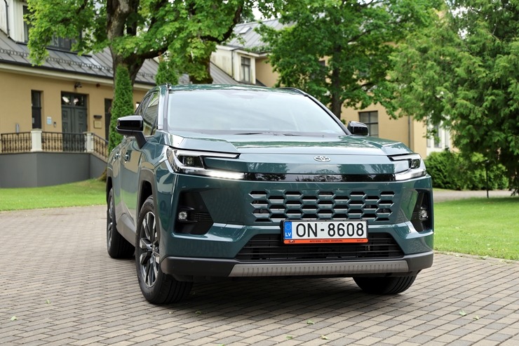Sadarbībā ar «SIXT Latvia» un «Toyota RAV4» (no 30 eiro dienā) ceļojam uz Skrundas muižu Kuldīgas novadā 394407