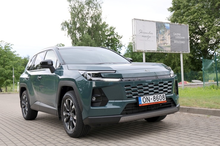 Sadarbībā ar «SIXT Latvia» un «Toyota RAV4» (no 30 eiro dienā) ceļojam uz Skrundas muižu Kuldīgas novadā 394423