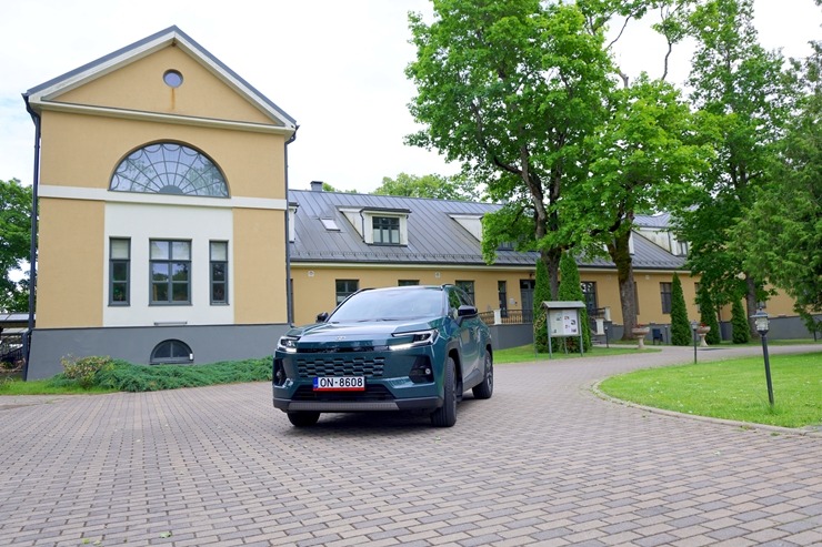Sadarbībā ar «SIXT Latvia» un «Toyota RAV4» (no 30 eiro dienā) ceļojam uz Skrundas muižu Kuldīgas novadā 394408