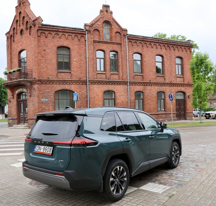 Sadarbībā ar «SIXT Latvia» un «Toyota RAV4» (no 30 eiro dienā) apceļojam Latviju 394461