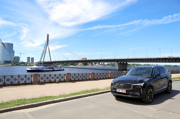 Sadarbībā ar «SIXT Latvia» un «Volvo XC90» (no 55 eiro dienā) apceļojam Latvijas galvaspilsētu 394847