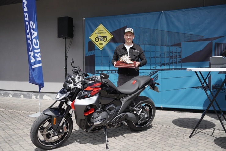 BMW triumfē konkursā «Latvijas Gada motocikls 2026» – BMW R 1300 R iegūst galveno balvu 394864