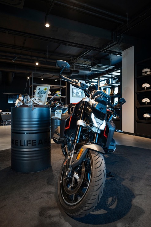 BMW triumfē konkursā «Latvijas Gada motocikls 2026» – BMW R 1300 R iegūst galveno balvu 394871