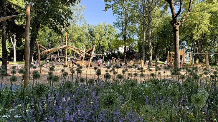 Iespaidīgas pārvērtības - Jēkabpilī atklāts atjaunotais Krustpils parks 394956