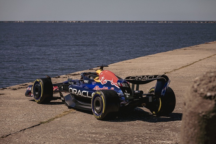 Red Bull F-1 īpašā foto sesijā viesojas Liepājā un Kuldīgā 395158