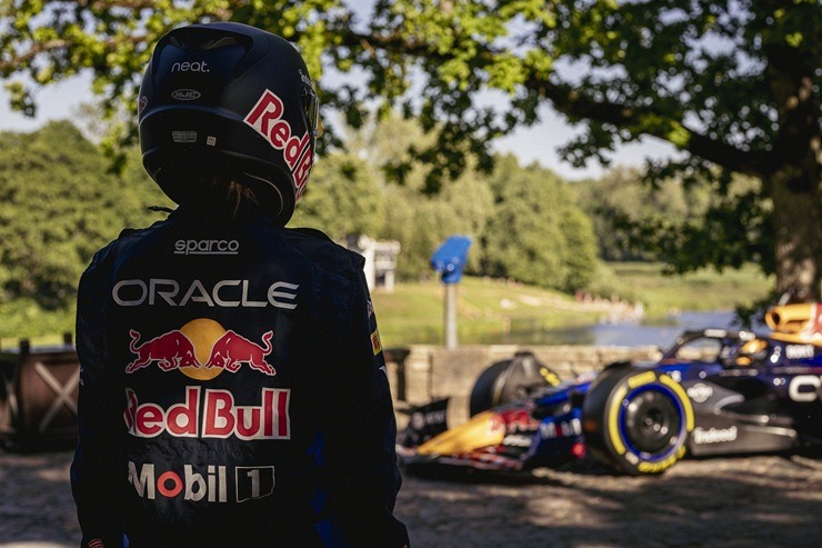 Red Bull F-1 īpašā foto sesijā viesojas Liepājā un Kuldīgā 395159