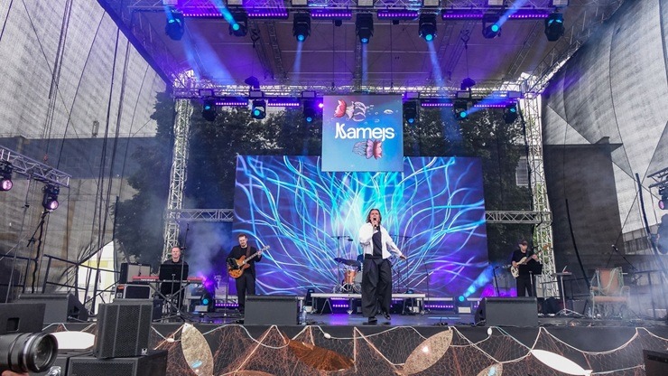 Spītējot lietum, Ventspilī koši svin Jūras svētkus 395522