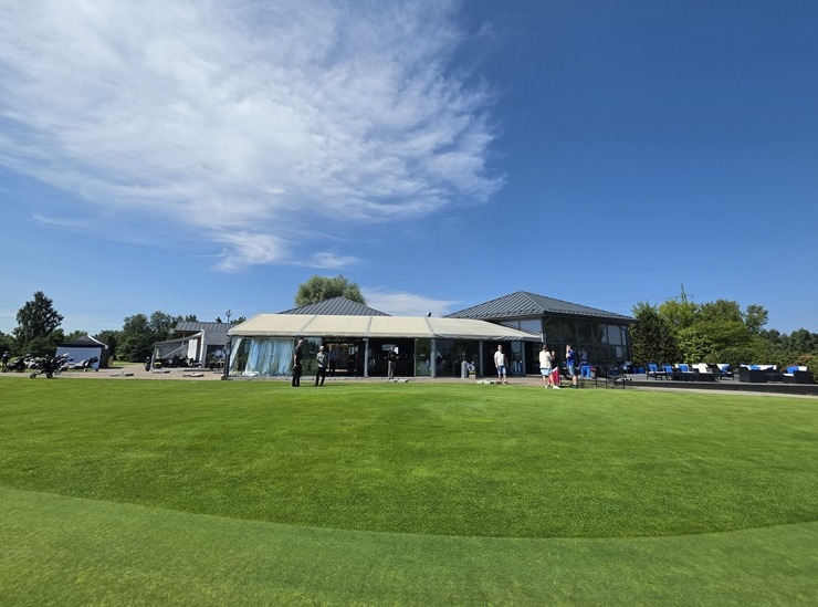 «Samsung» rīko aktīvu mediju dienu Rīgas golfa klubā «Ozo Golf Club» 395643
