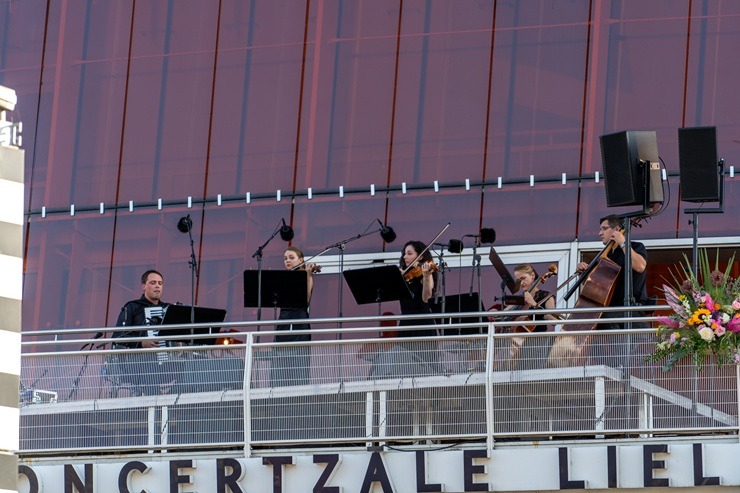 Liepājas koncertzāles muzikālais pikniks pulcē plašu klausītāju loku 395782