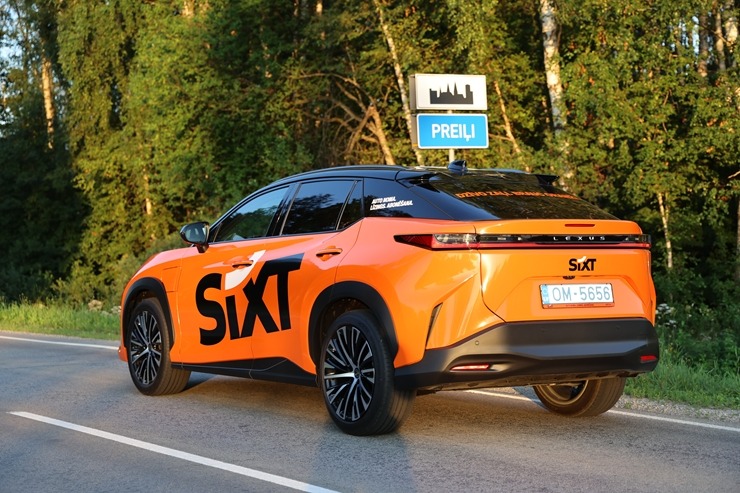 Sadarbībā ar «SIXT Latvia» un «Lexus RZ 500e» (no 855 eiro mēnesī) apceļojam Krustpili un Preiļu novadu 395848