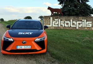 Sadarbībā ar «SIXT Latvia» un «Lexus RZ 500e» (no 855 eiro mēnesī) apceļojam Krustpili un Preiļu novadu 15