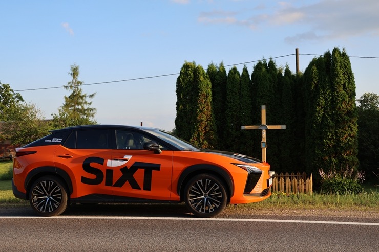 Apceļojam Latviju sadarbībā ar «SIXT Latvia» un «Lexus RZ 500e» (no 850 eiro mēnesī) 396075
