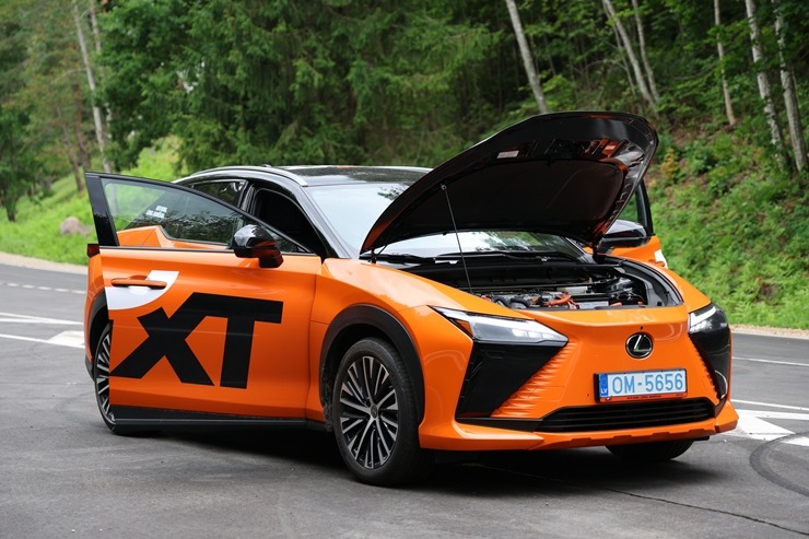 Apceļojam Latviju sadarbībā ar «SIXT Latvia» un «Lexus RZ 500e» (no 850 eiro mēnesī) 396060