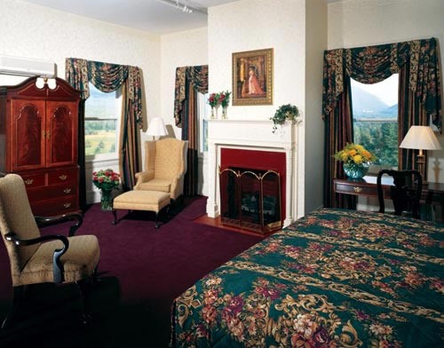 Žurnāls Forbes Traveler ir publicējis viesnīcu hītu, kuras ir „iegājušas” vēsturē. The Mount Washington Hotel 18850