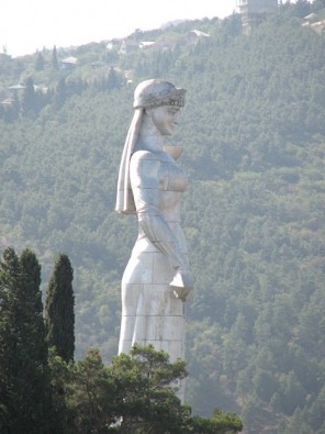 Mātes Gruzijas statuja 18929