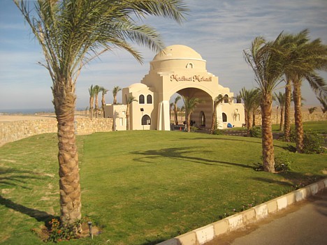 Madinat Makadi kūrorts atrodas Ēģiptē, apmēram 18 km no Hurgadas lidostas 19268