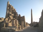 Karnakas tempļa drupām saglabāt savu varenumu līdz pat mūsdienām, tā atklājot tempļa kompleksa milzīgos izmērus, kas laika gaitā sasnieguši 560 m plat 5