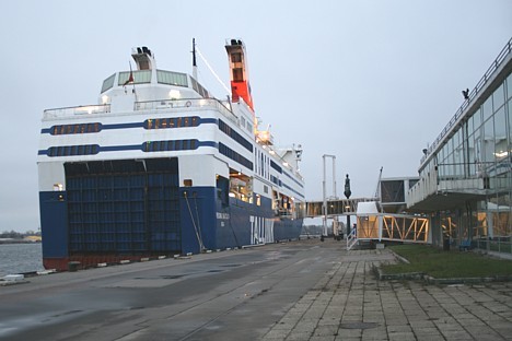Prāmi Regina Baltica 1980.gadā uzbūvēja somijas kuģubūvētava Wartsila Perno. Pirmo reizi prāmis jūrā devās konsorcija Viking Line sastāvā un tā nosauk 19664