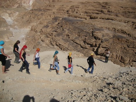Krāsaino kanjonu bieži salīdzina ar Petras pilsētu Jordānijā 19819