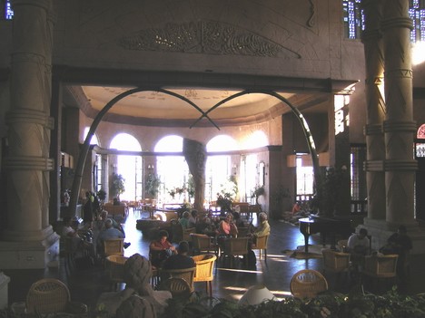 Viesnīcas kafejnīca pirmajā stāvā 19967