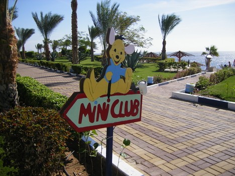 Bērniem viesnīcas teritorijā ir mini-klubs un baseins 20206