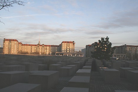 Memoriāls nogalinātajiem Eiropas ebrejiem Berlīnes centrā www.stiftung-denkmal.de, tas apvieno 2 711 dažāda izmēra betona stabus 20281