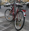 Berlīnē ir pieejama laba velosipēdu infrastruktūra. Ja nav vēlmes pašam braukt - var izsaukt velotaksi - www.velotaxi.com 1