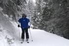 Te iespējamas arī mierīgākas izklaides iespējas, lēni slēpojot pa Tatru piesnigušajiem mežiem 12