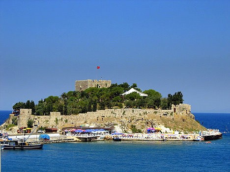 Kušadasi atrodas Egejas jūras krastā un ir vissenākais Turcijas kūrorts, kurš līdz šim bijis populārs tikai Vecās Eiropas valstu tūristu vidū 21218