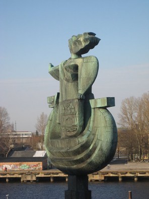 Tūristus ceļā pavada Rīgas ostas simbols 21358