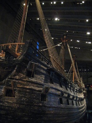 Kuģis tika uzbūvēts pēc Zviedrijas karaļa Gustava II Ādolfa pavēles. Būvniecība prasīja apmēram divus gadus 21446