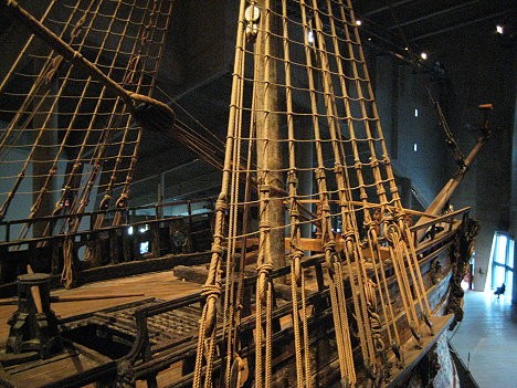 Līdz ar kuģi Vasa tika atklāti vairāk kā 14 000 koka objektu, ieskaitot 700 skulptūras. Katra no tām tika atsevišķi apstrādāta un pēc tam novietota sa 21459