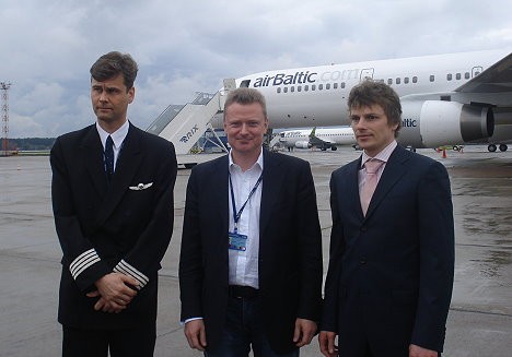 Boeing 757-200 pilots, Bertolts Fliks un Jānis Vanags 21577