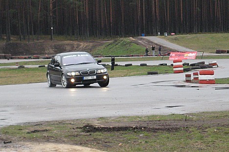 Līkumi pieder BMW autobraucējiem, jo aizmugures piedziņai ir savs fīlings 21593