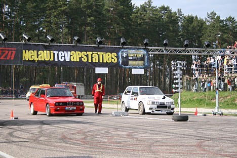 BMW pret Fiat - uzvar Fiat ar dīzeļa motoru 21705