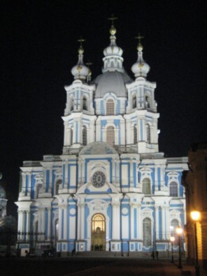 Sanktpēterburga rūpīgi atjauno baznīcas un izgaismo naktīs 21799