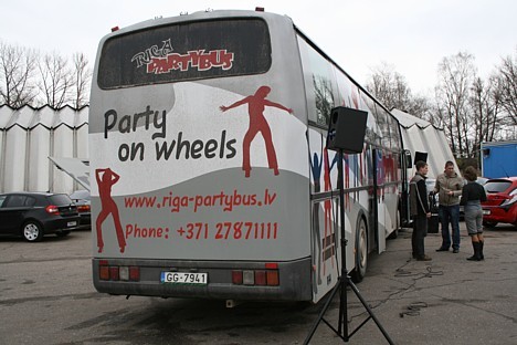 Gandrīz katram svētku autobusam ir sava interneta vietne - www.riga-partybus.lv 21944