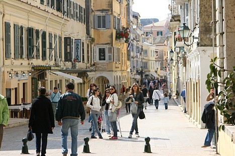 Pilsētas ieliņas, kurās ir gan franču, gan itāļu arhitektūras atstātais mantojums 22229