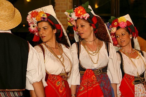 Grieķu vakara neatņemama sastāvdaļa ir grieķu tautas deju priekšnesumi 22365