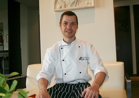 Pasaules Pavāru apvienību asociācijas rīkotajā Global Chefs’ Challenge Ziemeļeiropas finālā, kas notika 2007. gada novembrī Tallinā, restorāna Bergs š 22476