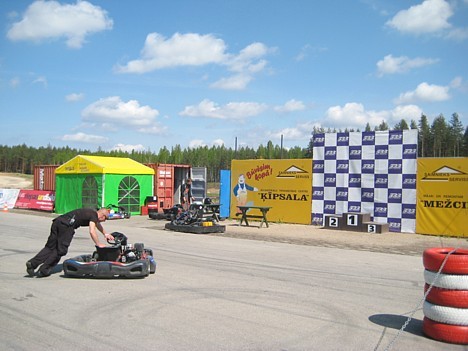 Pieredzējuši kartingisti var izīrēt arī sporta kartingus 22596