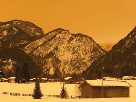 Šīs fotogrāfijas (Sueddeutsche.de) ir veidotas 2004. gada 21. februārī, kad Vācijas Alpi un debesis bija vieglā oranžā krāsā 22652