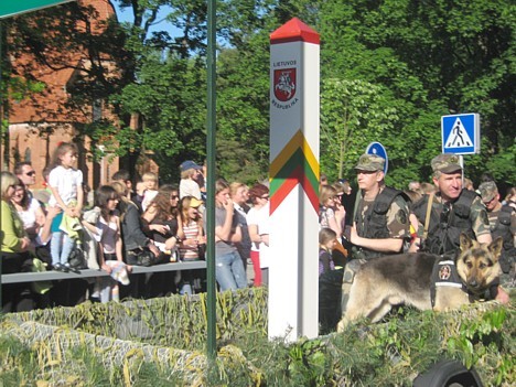 Līdz robežai ar Baltkrieviju un Poliju nav tālu, tāpēc arī robežsargi atgādina par savu tuvumu 22741