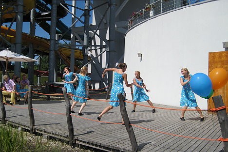Akvaparka viesus izklaidēja deju grupa Buras 22802