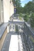 Viesnīcas balkoni krāšņo viesnīcas fasādi 15