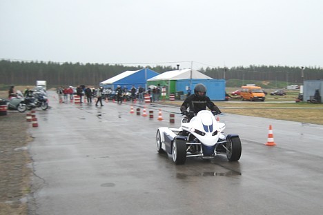 Daudzu uzmanību piesaistīja asfalta kvadrocikli - GG Quad un GG Quadster, kas ir būvēti uz BMW bāzes 23156